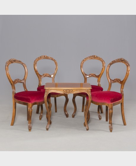 Pöytä ja tuoleja , 4 kpl