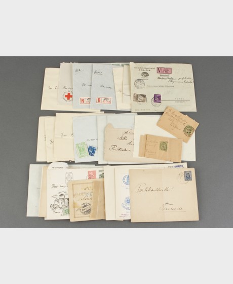 Erä kirjekuoria postimerkeillä 