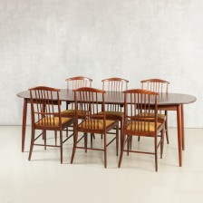 Pöytä ja tuoleja, 6 kpl