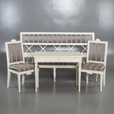 Sohva, pöytä ja tuoleja, 2 kpl