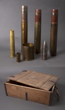 Erä hylsyjä ja ammuslaatikko