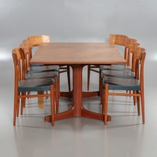 Pöytä ja tuoleja, 8 kpl